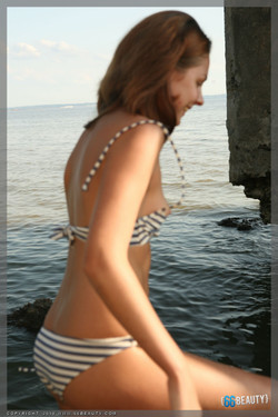 [66Beauty] 2012-09/66Beauty 2012-09-15 Yulia - 01/002bsnV.jpg