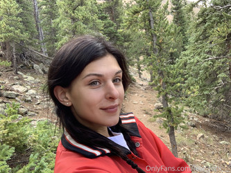 leahgotti-of/images/2020-09-04_Out and about in the forest 💚_4.jpg