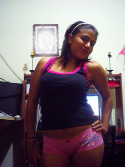 IndianGFVideos/Pics/2014-09-22 Curvy Indian babe with big tits camwhoring for her BF/116542_1.jpg