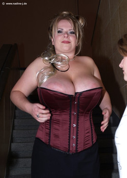 Milena Velba/Venus Fair (2004 nov) nadine-j.de/venus03.jpg