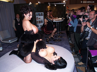 Milena Velba/Venus Fair (2004 nov) nadine-j.de/venus15.jpg