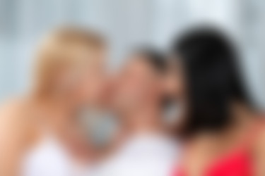 2021.02.24_NubileFilms.com_Sarah-Cute-&-Sharon-White_Gift-Of-Love/Gift-of-Love_032.jpg