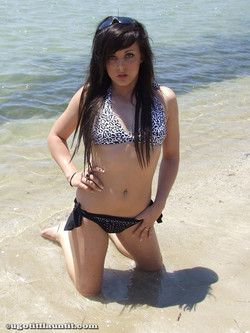 ugotitflauntit.com/08007 Laura and Friends 3_1280highres/017.jpg