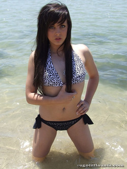 ugotitflauntit.com/08007 Laura and Friends 3_1280highres/020.jpg